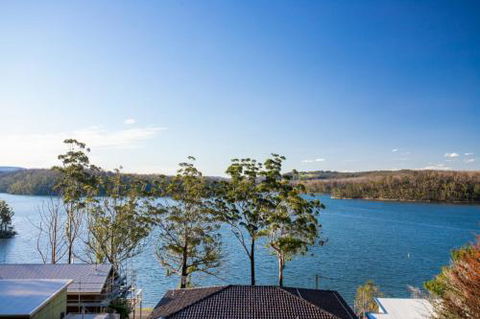 Home On The Water 21 Evans St. Lake Conjola - Tourism Hervey Bay 1