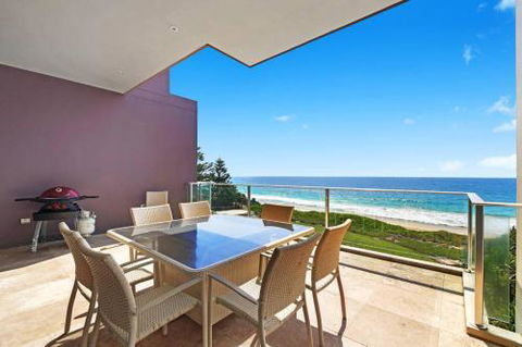 Beach & Ocean Front Penthouse With Wifi & Parking - Hervey Bay Accommodation 0