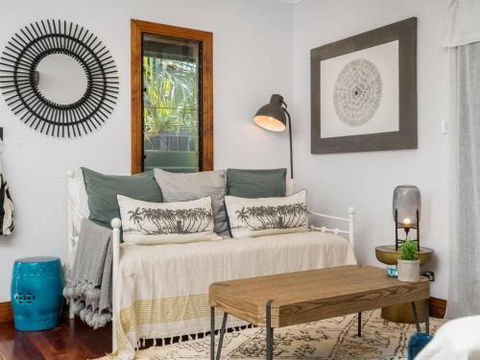 Black Beauty Studio - Hervey Bay Accommodation 3