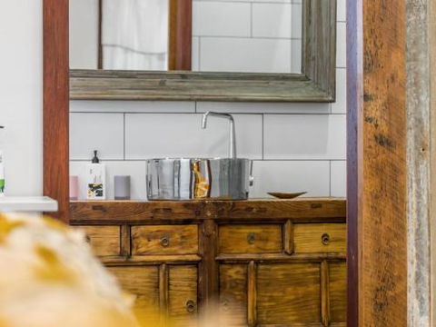 Black Beauty Studio - Hervey Bay Accommodation 1