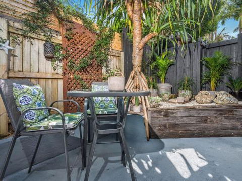 Black Beauty Studio - Hervey Bay Accommodation 2