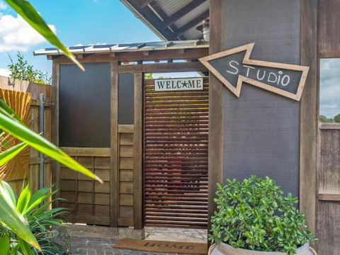 Black Beauty Studio - Hervey Bay Accommodation 5