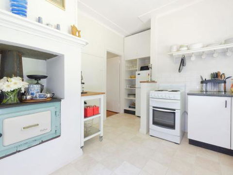 Redwood Cottage Burradoo Getaway Southern Highlands 4pm Check Out Sunday - Hervey Bay Accommodation 4