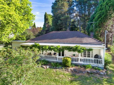 Redwood Cottage Burradoo Getaway Southern Highlands 4pm Check Out Sunday - Hervey Bay Accommodation 0