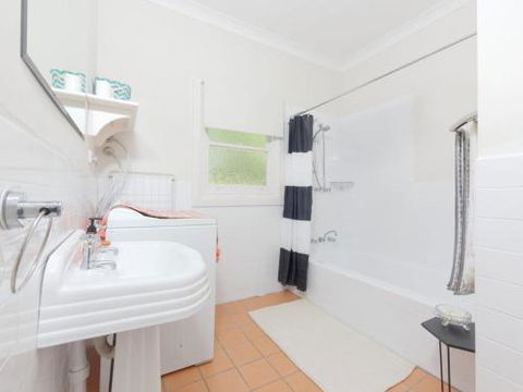 Redwood Cottage Burradoo Getaway Southern Highlands 4pm Check Out Sunday - Hervey Bay Accommodation 3