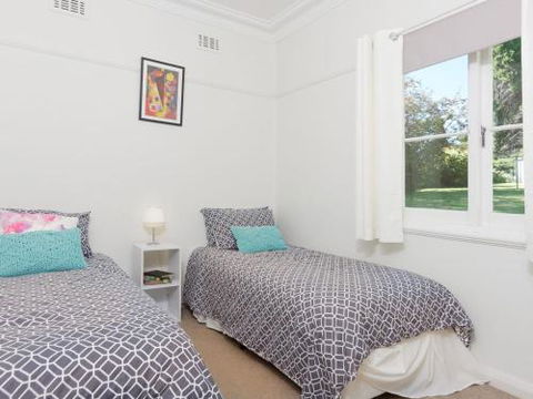 Redwood Cottage Burradoo Getaway Southern Highlands 4pm Check Out Sunday - Hervey Bay Accommodation 2