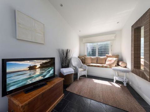 THE BEACH HOUSE Gerroa 4pm Check Out Sundays - Hervey Bay Accommodation 2