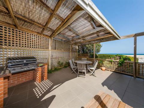 THE BEACH HOUSE Gerroa 4pm Check Out Sundays - Hervey Bay Accommodation 1