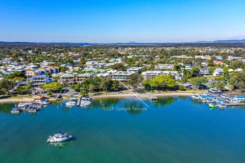 Panoramic River & Ocean Views Noosaville - Hervey Bay Accommodation 6