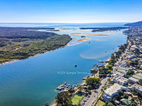 Panoramic River & Ocean Views Noosaville - Hervey Bay Accommodation 3
