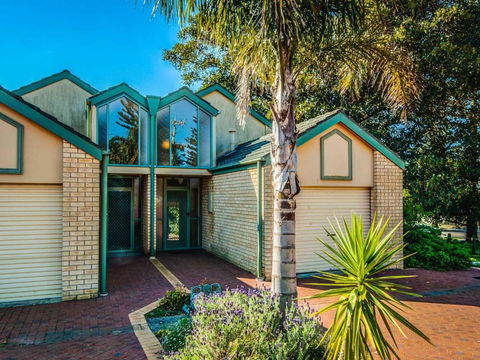 Findlay On The Bay - Hervey Bay Accommodation 2