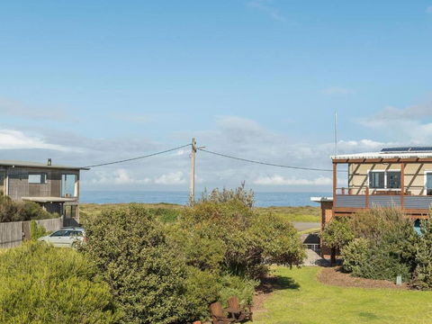 Licence To Chill - Hervey Bay Accommodation 1