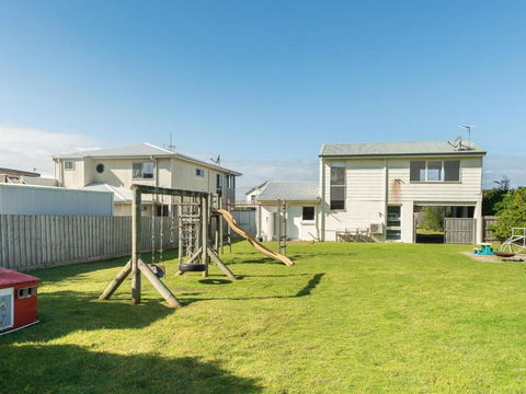 Licence To Chill - Hervey Bay Accommodation 2