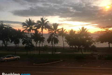 Townsville Strand Lighthouse Apartment 3 - Hervey Bay Accommodation 1