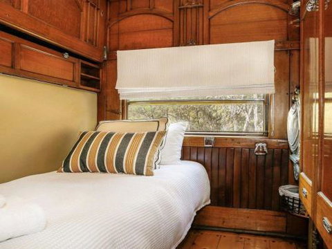 THE ANGAS CARRIAGE Alpine Southern Highlands 4pm Check Out On Sundays - Tourism Hervey Bay 3