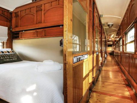 THE ANGAS CARRIAGE Alpine Southern Highlands 4pm Check Out On Sundays - Tourism Hervey Bay 2