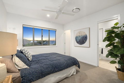 Luxury Canal Front Holiday House Raptor Pde Banksia Beach - Hervey Bay Accommodation 3