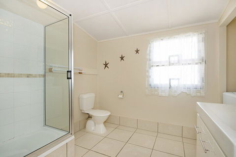Close To Water Restaurants & Clubs Toorbul St. Bongaree - Hervey Bay Accommodation 6