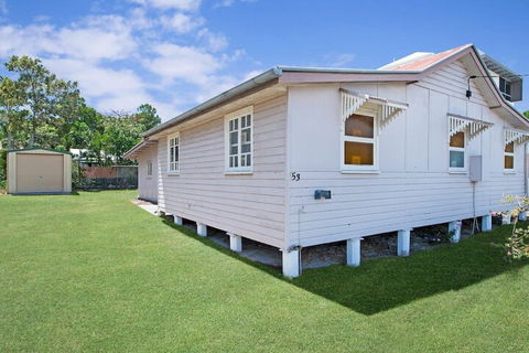 Close To Water Restaurants & Clubs Toorbul St. Bongaree - Hervey Bay Accommodation 0