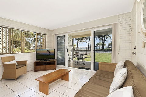 Ground Floor Air Conditioned Fabulous Waterviews Overlooking Pumicestone Passage - Tourism Hervey Bay 3