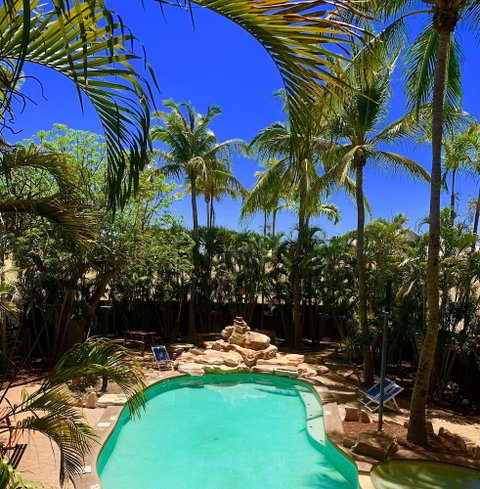 Roey Backpackers & Party Bar - Tourism Hervey Bay 0
