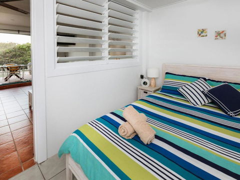 WHITE WAVES 4 ABSOLUTE BEACH FRONT STUDIO HASTINGS POINT - Hervey Bay Accommodation 6