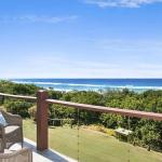 WHITE WAVES 6 OCEAN VIEWS FROM BEACHFRONT BALCONY - Hervey Bay Accommodation 0