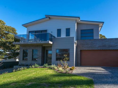 COASTLINE Boat Harbour Gerringong 4pm Check Out Sundays - Hervey Bay Accommodation 6