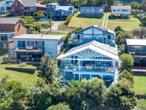 NANNY & POPPYS BEACH HOUSE Gerroa 4pm Check Out Sundays - Hervey Bay Accommodation 0