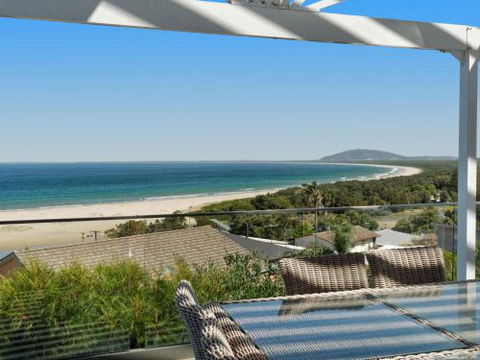 NANNY & POPPYS BEACH HOUSE Gerroa 4pm Check Out Sundays - Hervey Bay Accommodation 3