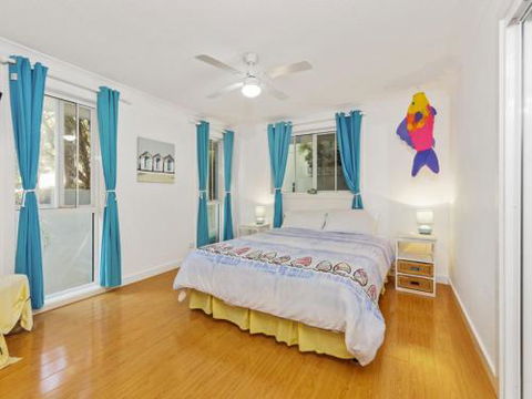 NANNY & POPPYS BEACH HOUSE Gerroa 4pm Check Out Sundays - Hervey Bay Accommodation 2