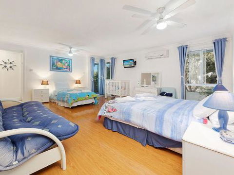 NANNY & POPPYS BEACH HOUSE Gerroa 4pm Check Out Sundays - Hervey Bay Accommodation 6
