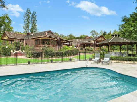 THE ELMS Berry Berry & Surrounds 4pm Check Out Sundays - Hervey Bay Accommodation 0