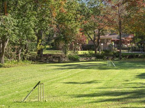 THE ELMS Berry Berry & Surrounds 4pm Check Out Sundays - Hervey Bay Accommodation 5