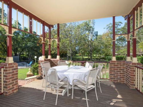 THE ELMS Berry Berry & Surrounds 4pm Check Out Sundays - Hervey Bay Accommodation 1