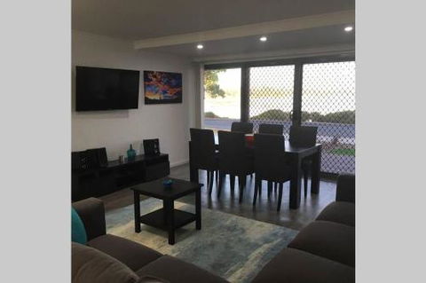 Almonta Apartments On The Water Front - Tourism Hervey Bay 2