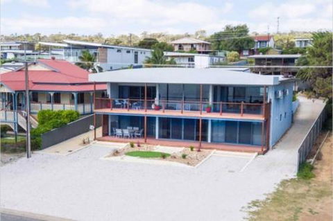 Almonta Apartments On The Water Front - Tourism Hervey Bay 0