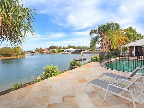 April 19 4 Bedroom Home On Canal With Pool Pontoon Aircon & WiFi! - Hervey Bay Accommodation 3