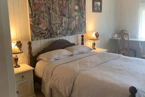 Hilltop Gallery - Hervey Bay Accommodation 0