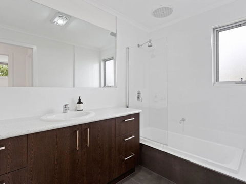 NORMANBY Coastal FREE WIFI & NETFLIX - Tourism Hervey Bay 6