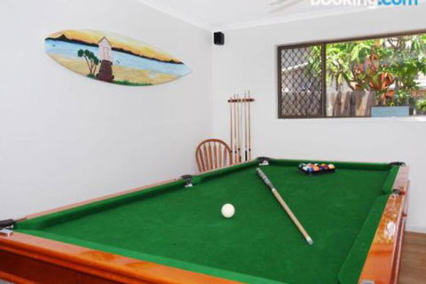 Schirrmann 56 Four Bedroom Home On Canal With Pool Pontoon Aircon & WiFi! - Tourism Hervey Bay 6