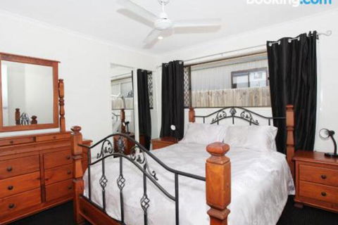 Schirrmann 56 Four Bedroom Home On Canal With Pool Pontoon Aircon & WiFi! - Tourism Hervey Bay 2