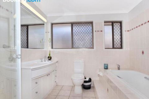 Schirrmann 56 Four Bedroom Home On Canal With Pool Pontoon Aircon & WiFi! - Tourism Hervey Bay 0