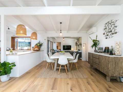 Stunning Sorrento Escape With Pool - Hervey Bay Accommodation 3