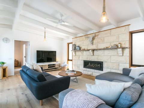 Stunning Sorrento Escape With Pool - Hervey Bay Accommodation 2