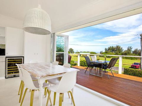 Arklow I Pet Friendly With Ocean Views - Hervey Bay Accommodation 0
