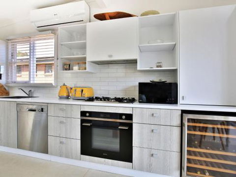Arklow I Pet Friendly With Ocean Views - Hervey Bay Accommodation 2