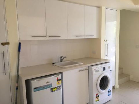 The White House Sandy Point - Hervey Bay Accommodation 2