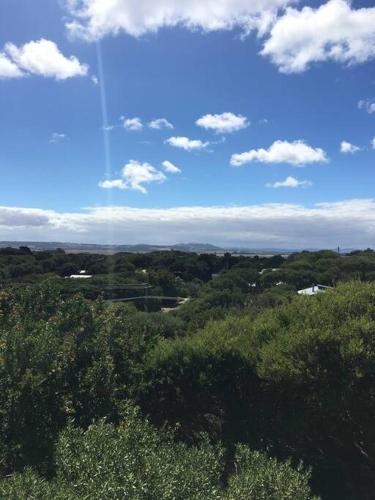 37 Oceanview Parade Sandy Point - Hervey Bay Accommodation 2