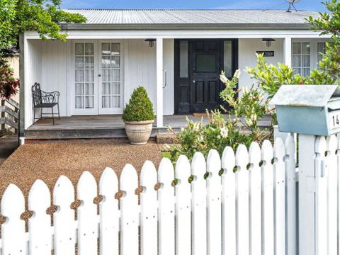 VINCES LANDING OLD EROWAL BAY 4pm Check Out Sundays - Hervey Bay Accommodation 3